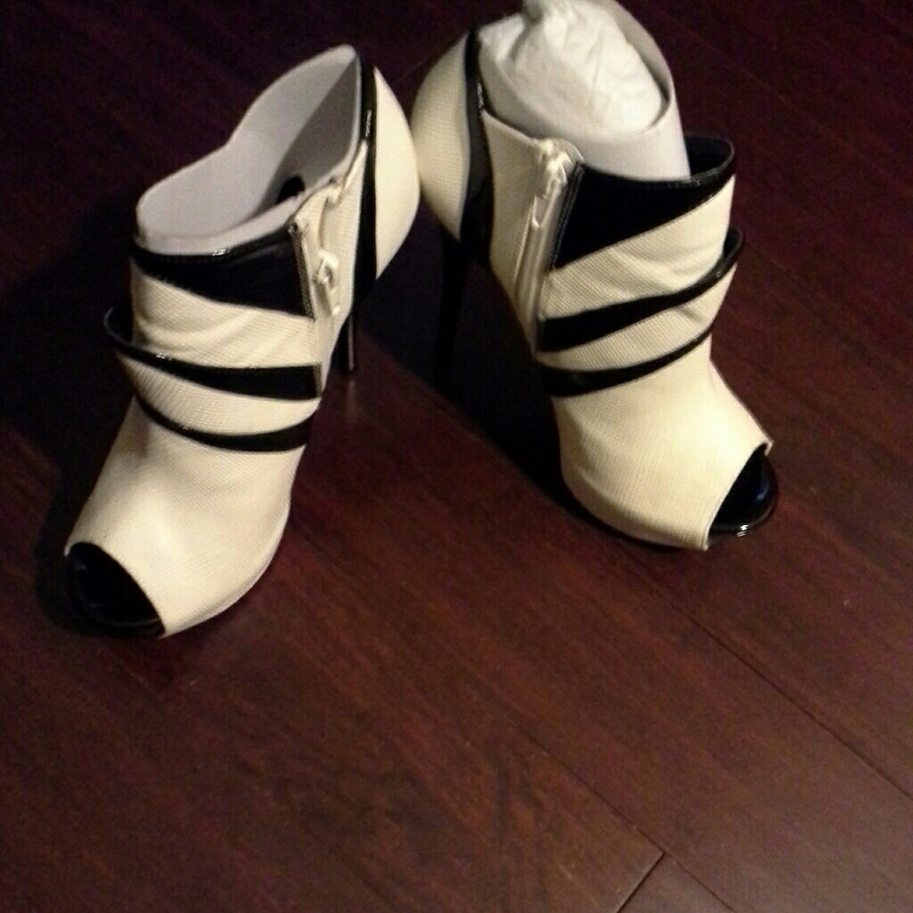 Shoes - Picture 2 of 3